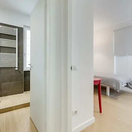 Lovely 3 Close Trastevere Station Apartment Rom