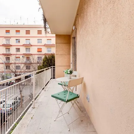 Lovely 3 Close Trastevere Station Apartment *
