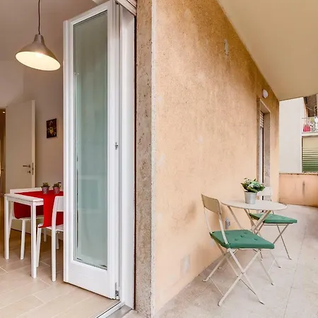 Lovely 3 Close Trastevere Station Apartment