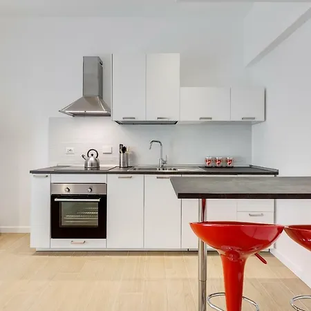 Lovely 3 Close Trastevere Station Apartment
